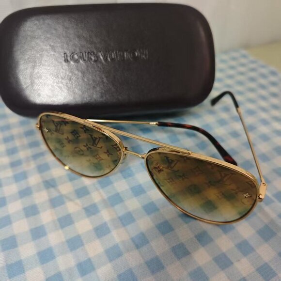 Louis Vuitton Gold and Brown Designer Sunglasses - Picture 7 of 7